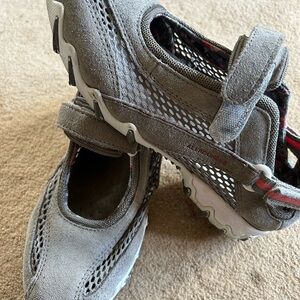 Allrounder shoes mesh sides Velcro strap Sz 7.5 gray